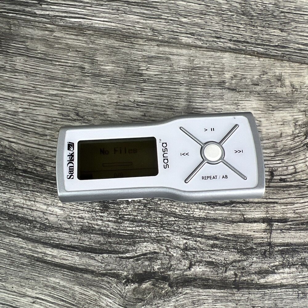 SANDISK Sansa M240 Digital Media MP3 Player 1GB Silver Works Great